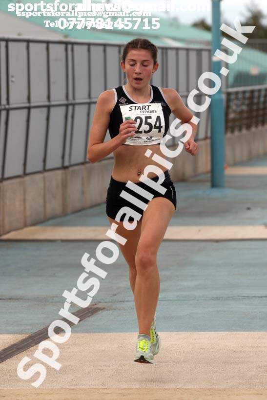 Senior womens 4 stage relay, Northern Senior 6 and 4 and Junior Stage Road Relays, SportsCity, Manchester. Photo:  David T. Hewitson/Sports for All Pics